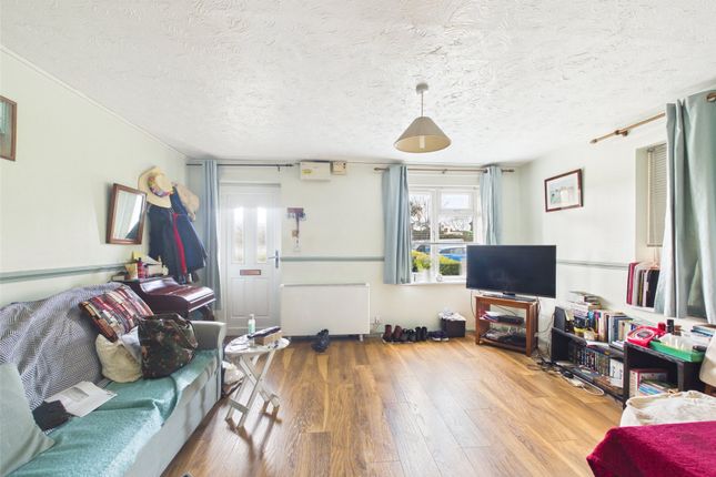 30, Woodford Court, Gloucester photo 2