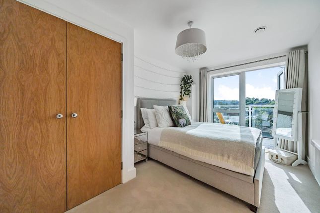 Flat for sale in Station View, Guildford
