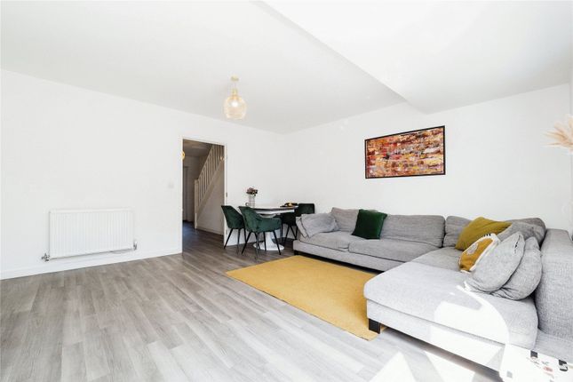 9, Lance Street, Rainham photo 3