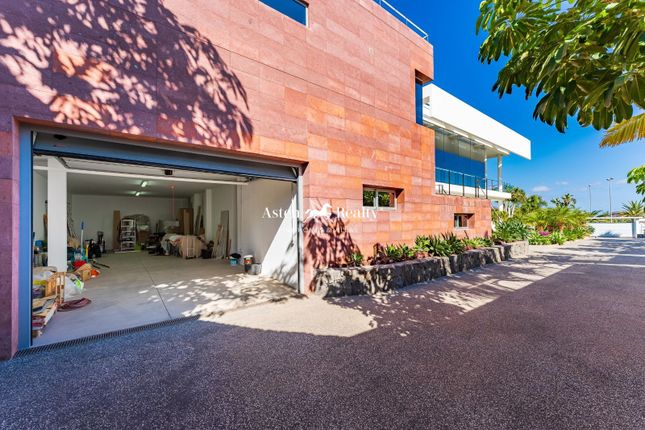 Villa for sale in Golf Costa Adeje, Costa Adeje, Santa Cruz Tenerife