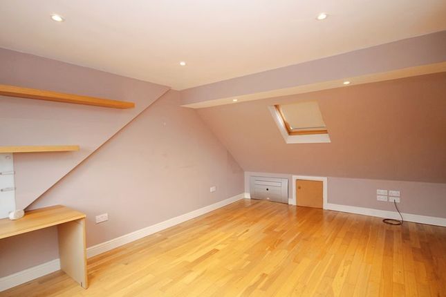 37, Ridding Lane, Greenford photo 4