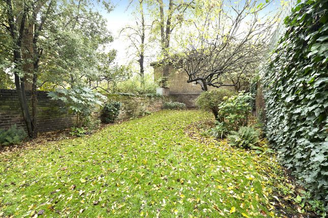 Terraced house for sale in St. James's Gardens, London