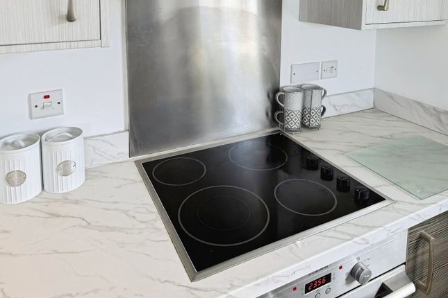 91, Moorland Green, Swansea photo 4