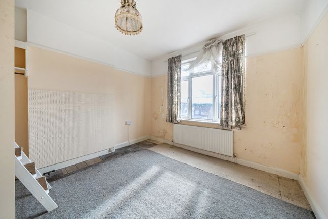 10, Leafield Road, Sutton photo 4
