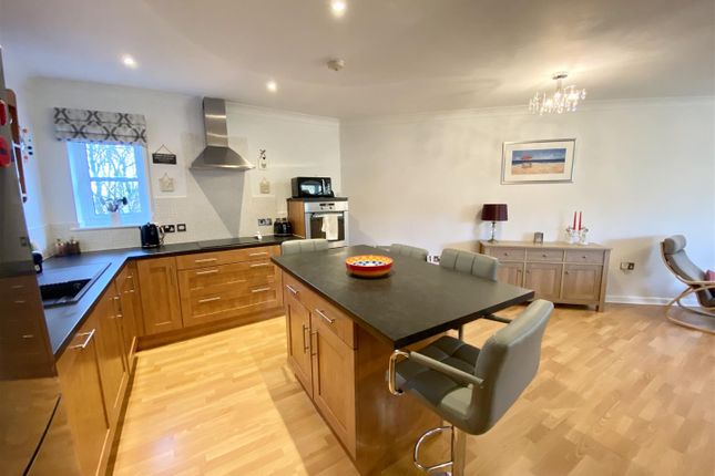 12, Almond Court, Halifax photo 5