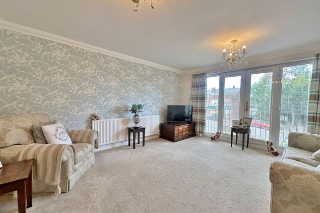 Flat 8, Manor Court, Wirral photo 2