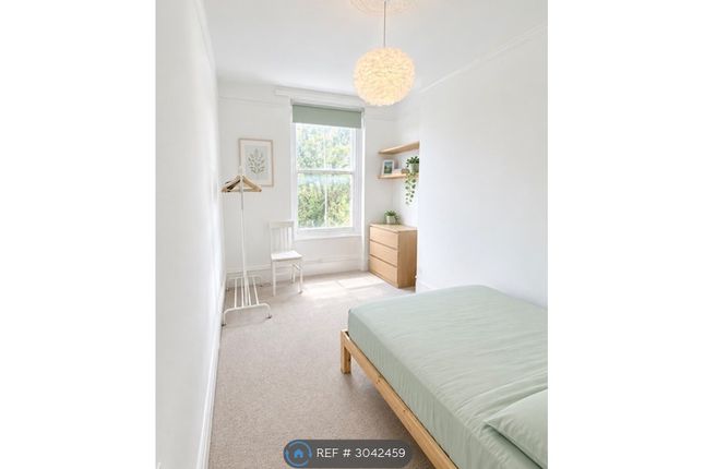 Sutton Court, Fauconberg Road, London photo 3