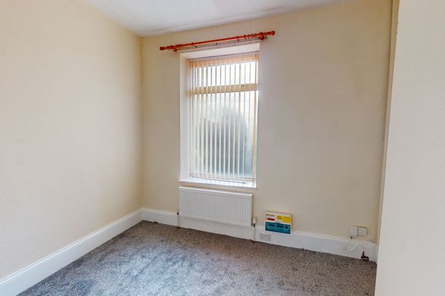 Flat to rent in Otley Road, Undercliffe, Bradford
