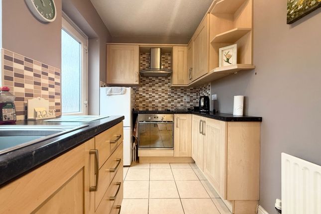 58, Meadow Park Road, Stourbridge photo 3