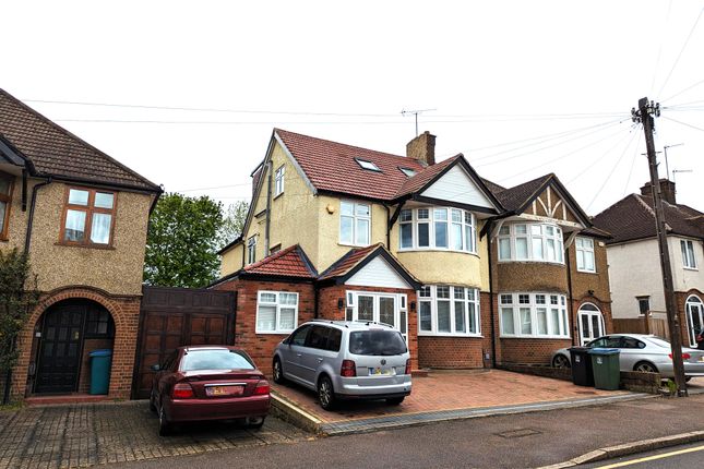 Flat to rent in Cassiobury Park Avenue, Watford