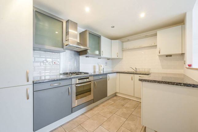 Flat for sale in Western Beach Apartments, Royal Docks, London