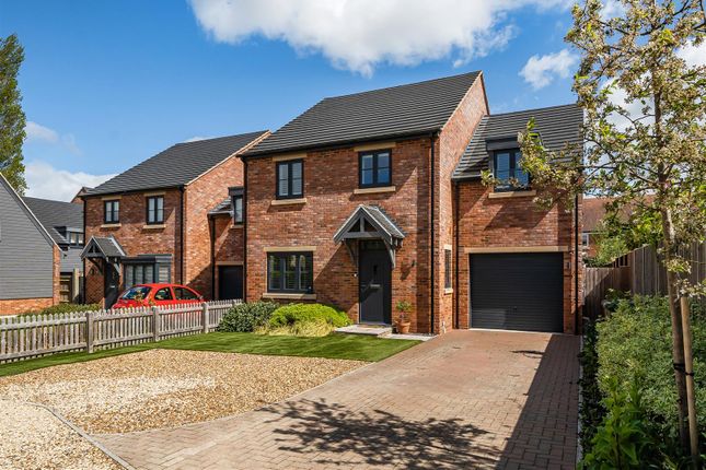 Thumbnail Detached house for sale in Red Kite Close, Sutton Courtenay, Abingdon