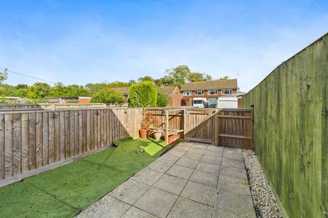 38, Ingram Avenue, Aylesbury photo 3