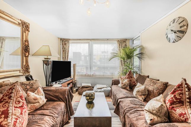 3-bed flat on 113 Fermain Court West,, De Beauvoir Road, London, £450,000