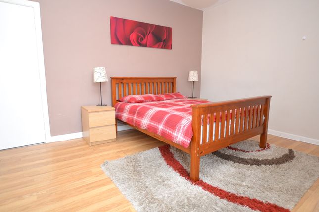 Flat 5, 5, Royston Mains Gardens, Edinburgh photo 5
