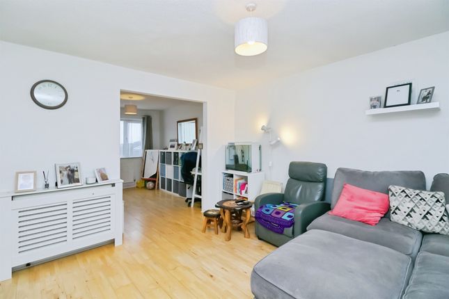 37, Lydstep Road, Barry photo 2