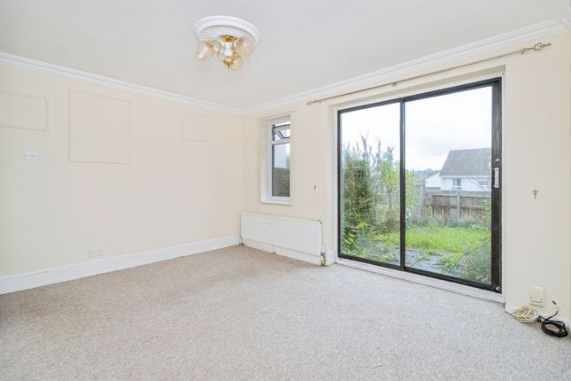 25, Glebeland Way, Torquay photo 2