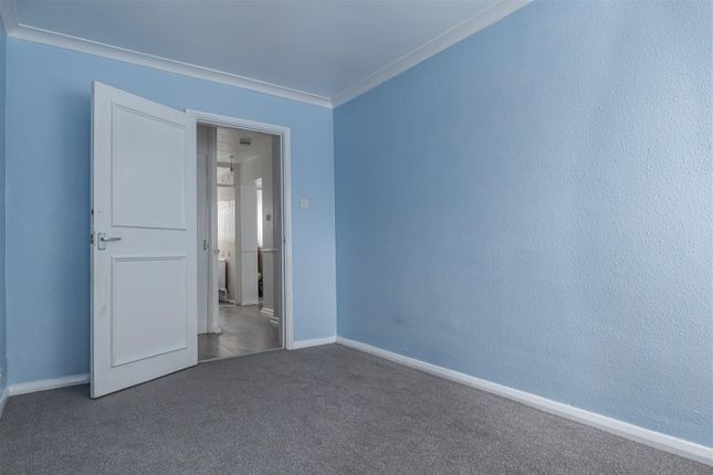 Flat for sale in Birch View, The Plain, Epping