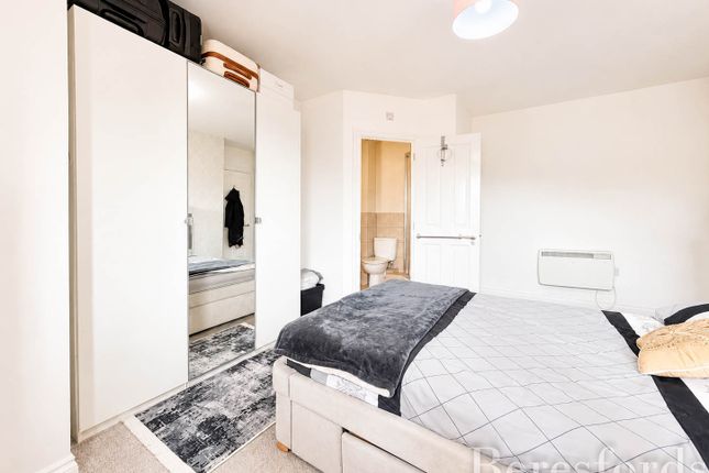 Flat 5, Woodgate Court, 98, Stafford Avenue, Hornchurch photo 4