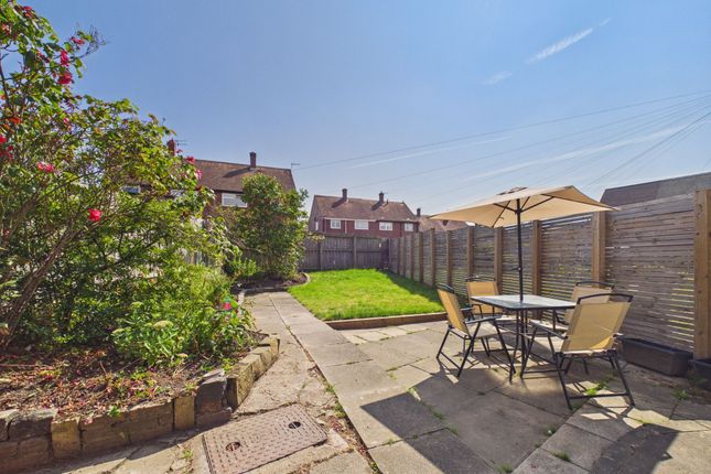 8 Addison Gardens, Gateshead photo 4