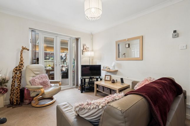 36 Hamilton Road, Watford photo 2