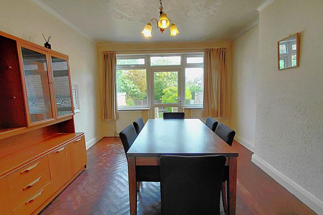 16, Oakdene Park, London photo 2
