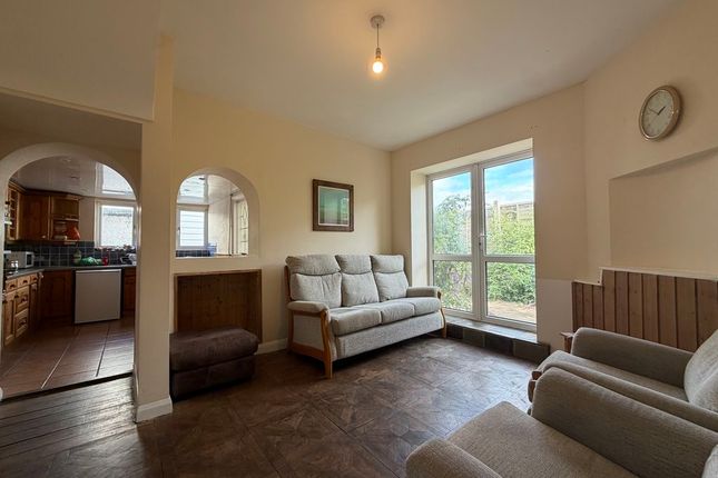 Room 3, 1 Wendlo Cottages, Shripney Road, Bognor Regis photo 4