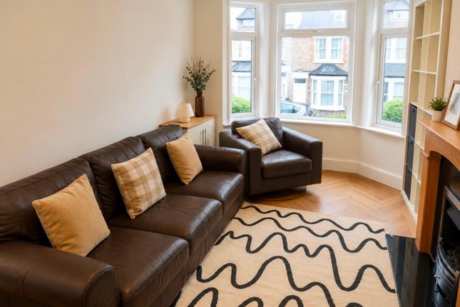 13, Russell Rise, Luton photo 2