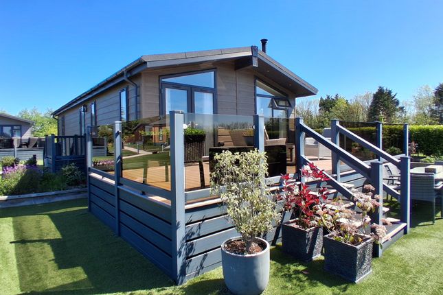 2-bed caravan on 13 Rookery Manor, Edingworth Road, Weston-super-Mare, £180,000