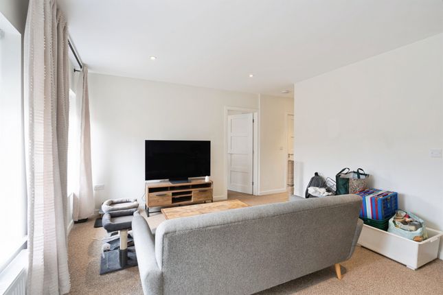 16a, Pine Trees Close, Littlehampton photo 4