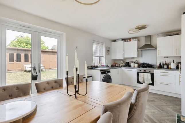 19, Angel Close, Norfolk photo 2