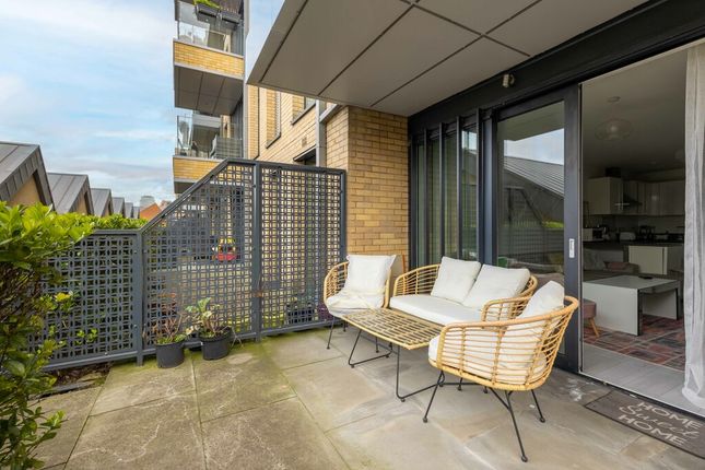 Flat to rent in Ingrebourne Apartments, Fulham