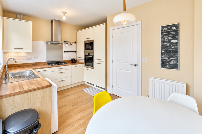 122, Ashley Lane, Manchester photo 4