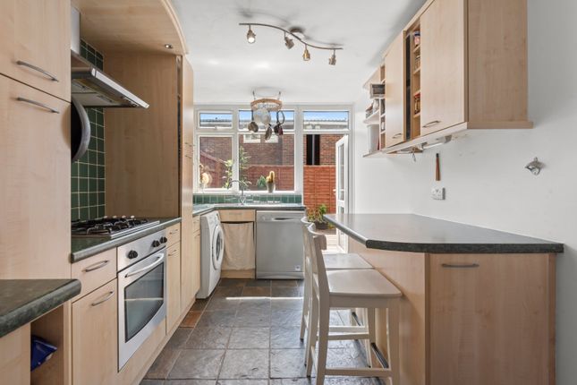 1, Sawkins Close, London photo 2