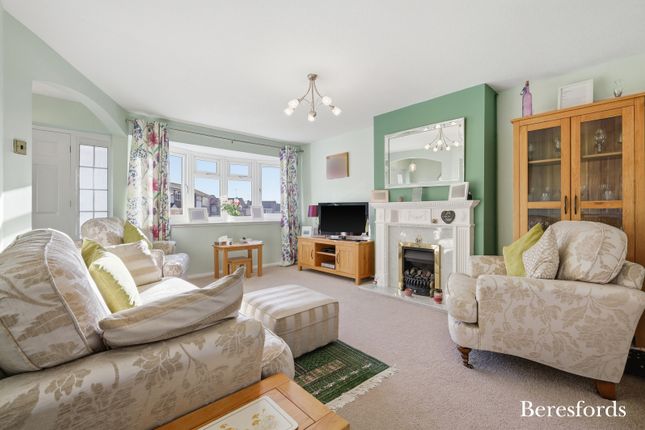 1, Holbrook Close, Essex photo 2