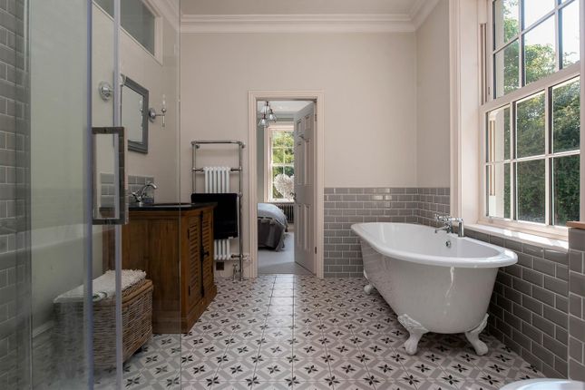 Jack &amp; Jill Ensuite Bathroom