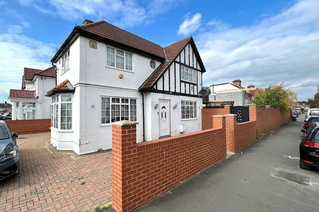 Thumbnail Detached house for sale in The Crossways, Heston