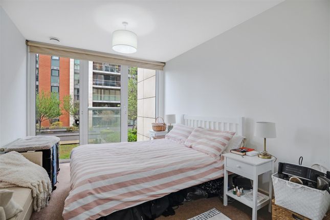 Flat 96, Adriatic Apartments, Royal Victoria Dock photo 4