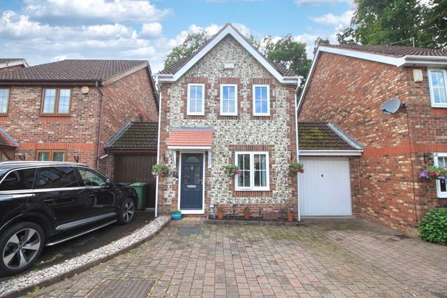 Thumbnail Link-detached house for sale in Churchward Gardens, Hedge End, Southampton