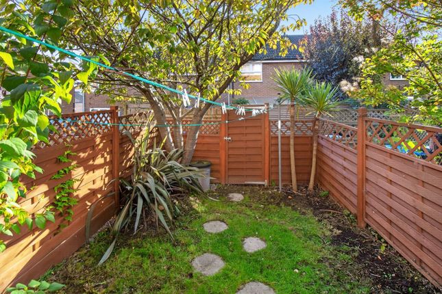 Stonebeck Avenue, Harrogate photo 4