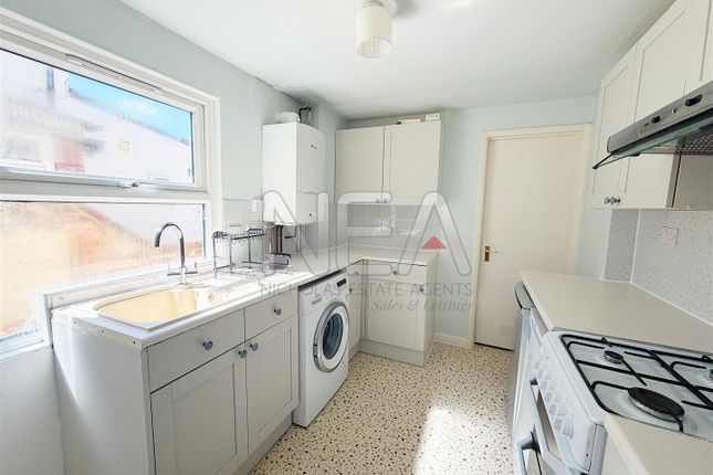 12, Donnington Gardens, Reading photo 2
