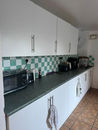 Terraced house to rent in Oxford Street, Gloucester