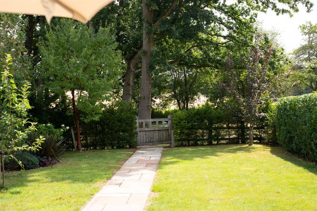 2, Manor Gardens, Warwick photo 5