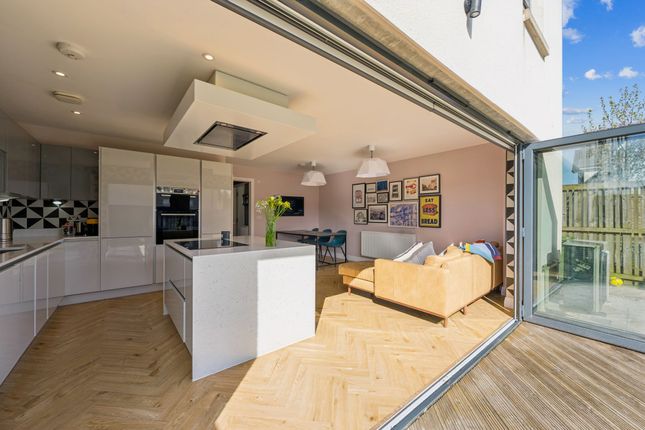 23 Dalgleish Drive, Glasgow photo 3