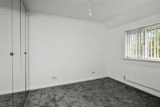 4, Fearnville Close, Leeds photo 4