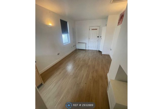 Flat, London Road, Rochester photo 4