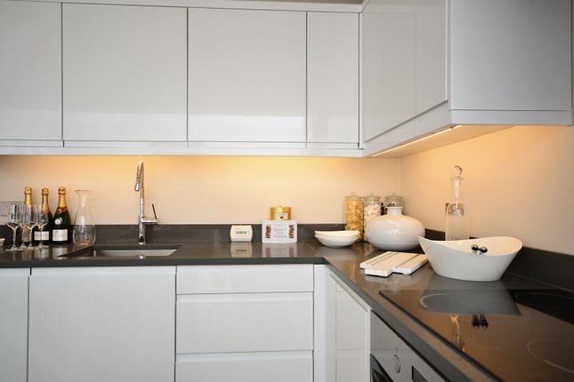 2-bed house on Wharf Road, Guildford, £2,350/mo