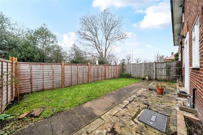 3, Gloucester Close, Thames Ditton photo 4