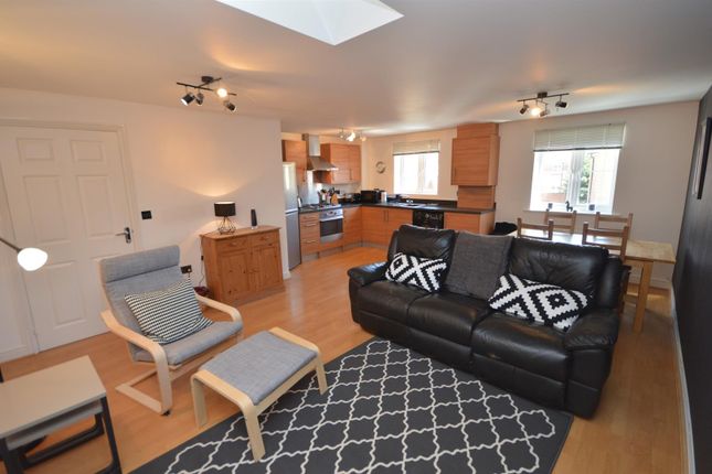22, Clementine Road, Swindon photo 2