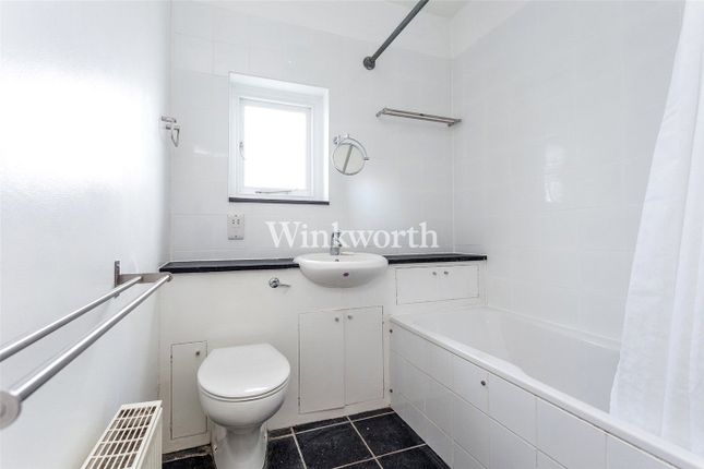 Terraced house to rent in Alexandra Park Road, London